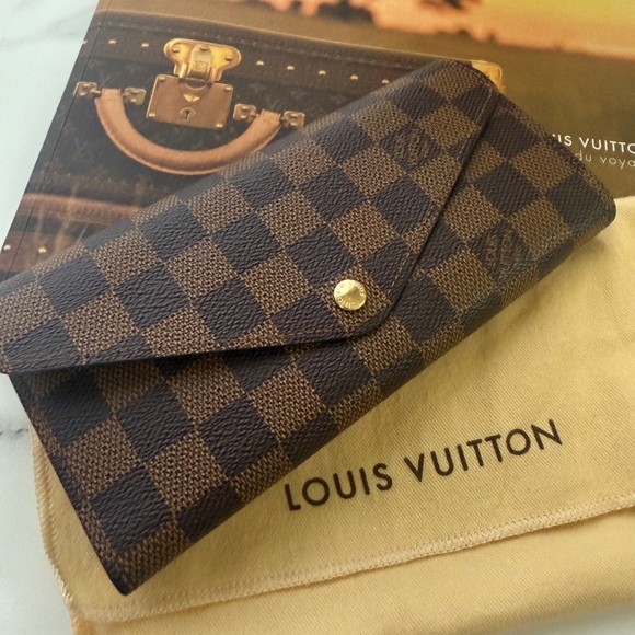 Authentic LV Josephine wallet - Picture 2 of 5